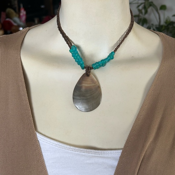 Vintage Seashell Pendant Necklace - Picture 4 of 7